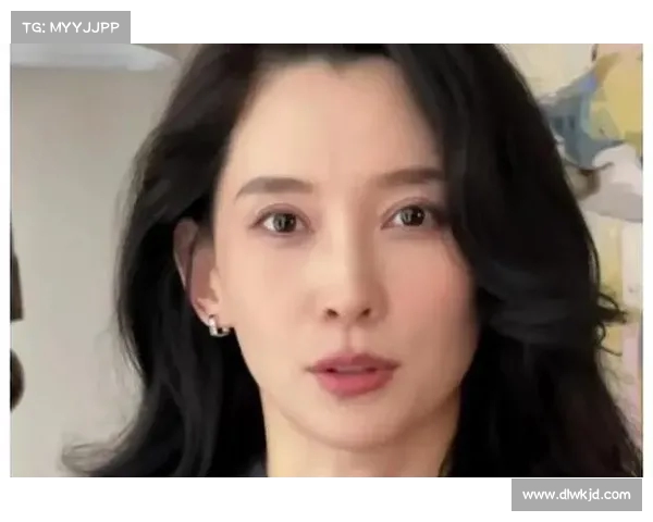 王思聪新女友懒懒首度承认恋情,网友称其气质像极了汪峰的“森林北” 王思聪新女友懒懒首度承认恋情,网友称其气质像极了汪峰的“森林北”