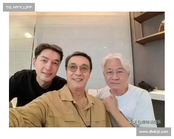 胡歌与妻子同框照曝光,刘松仁称赞二人状态佳,默契十足(胡歌妻子照片曝光) 胡歌与妻子同框照曝光,刘松仁称赞二人状态佳,默契十足(胡歌妻子照片曝光)